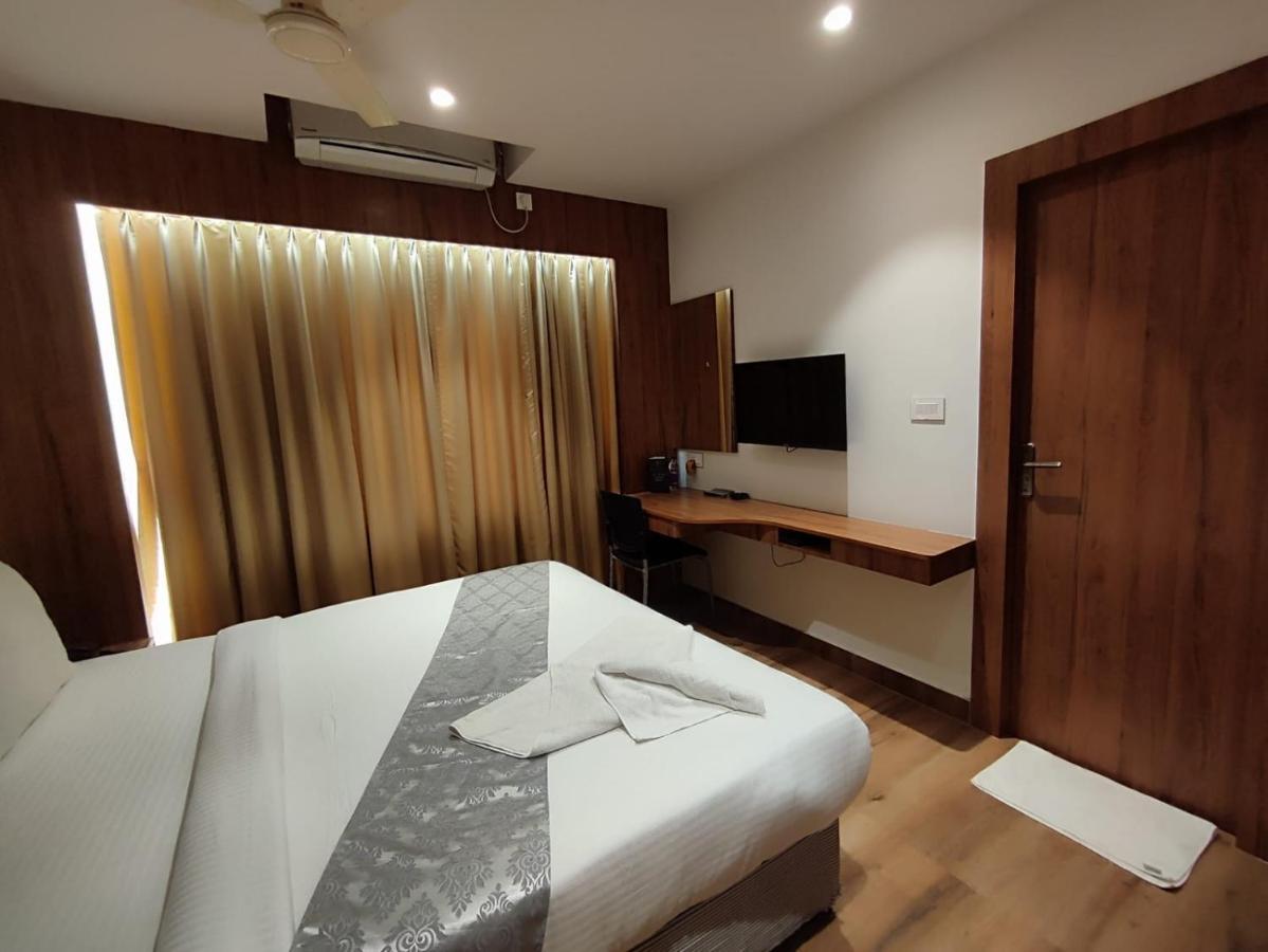 Staymaker Hotel Mohan Palace Baharampur Extérieur photo